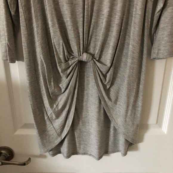 Bobeau Light Gray Heather V-Neck High Low Knotted Front Top Size Small - Picture 6 of 10